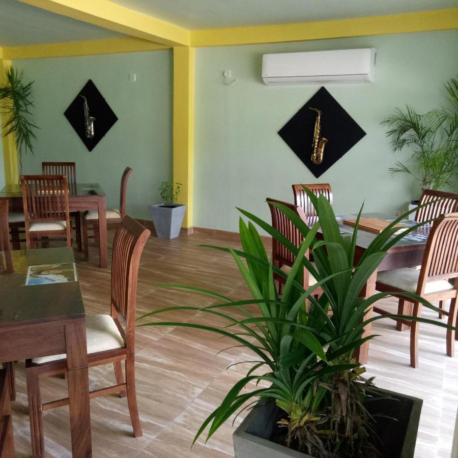 This Is It Airport Hotel And Restaurant Негомбо Экстерьер фото