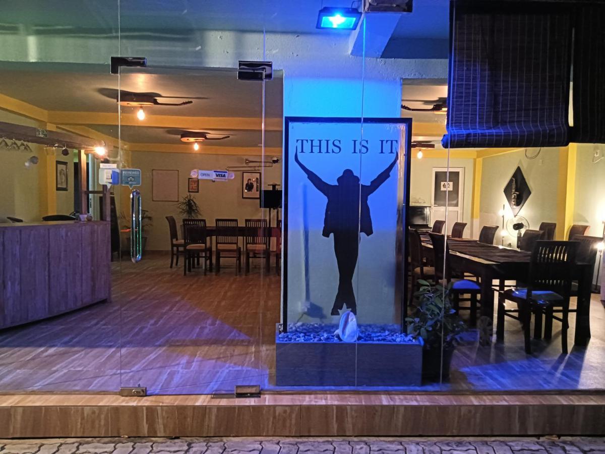 This Is It Airport Hotel And Restaurant Негомбо Экстерьер фото